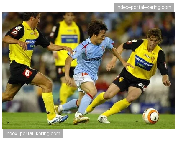 西甲举办“传奇明星慈善赛”,为地中海贫血症儿童筹集善款。 西甲举办“传奇明星慈善赛”,为地中海贫血症儿童筹集善款。